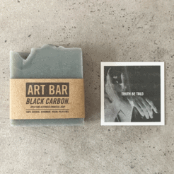 Limitierte Art Bar Seife Black Carbon mit limitiertem Art Print von Jen Black, atelier.91